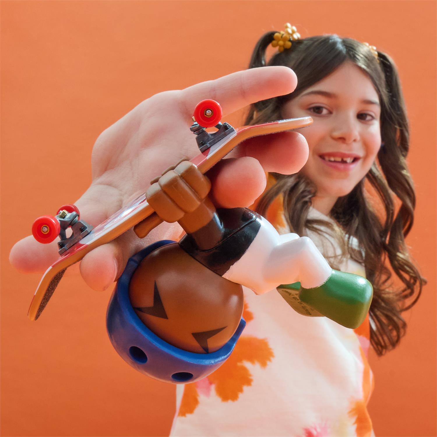 Tech Deck Sk8 Crew, Exclusive Fingerboard with Assistive Figure