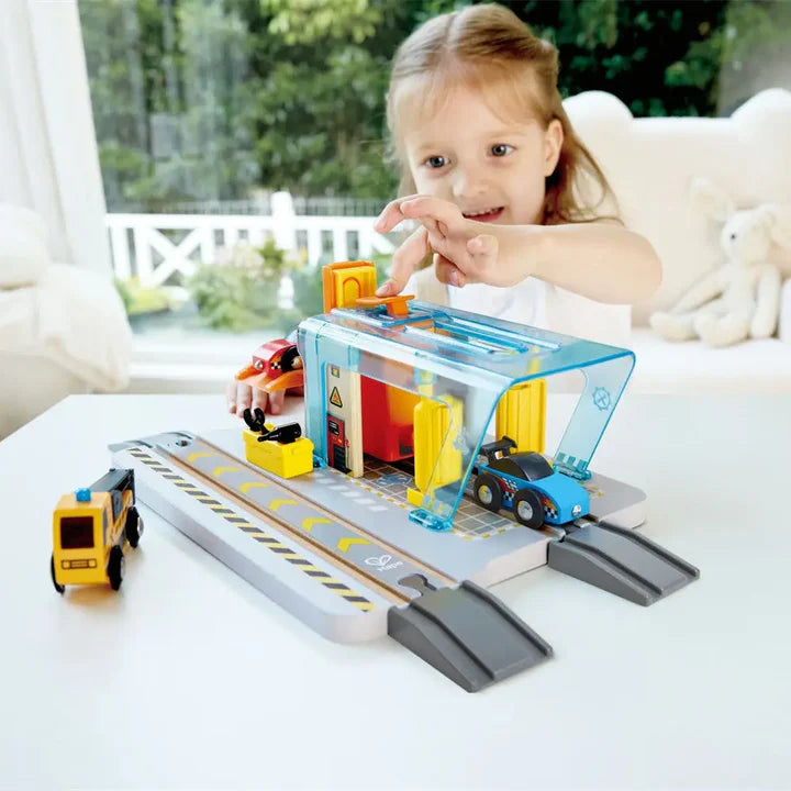 Hape Repair & Wash Station